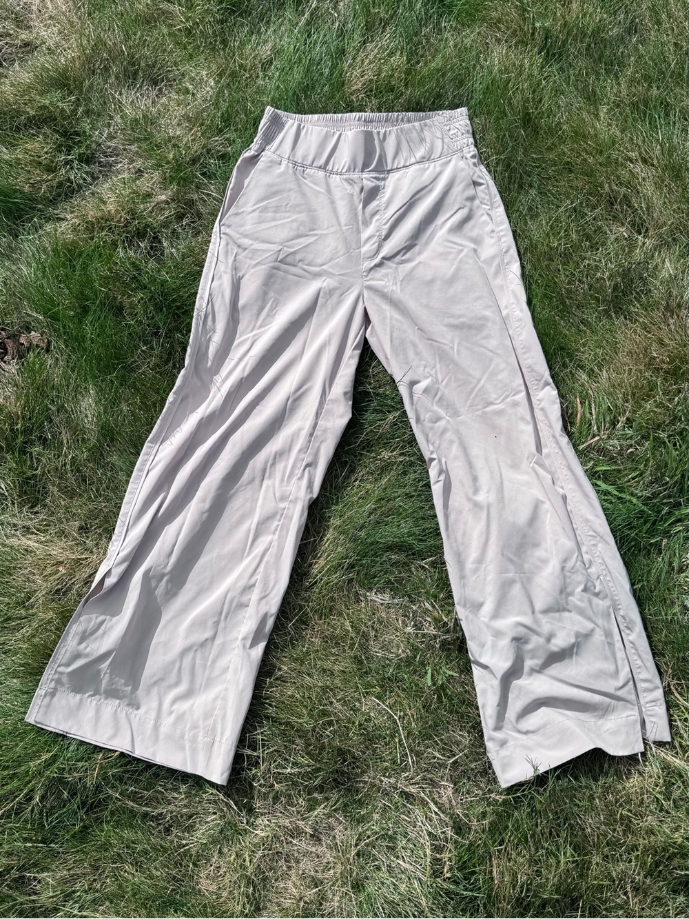 Old Navy Women's Wide-Leg Pull-On Pants in Light Tan